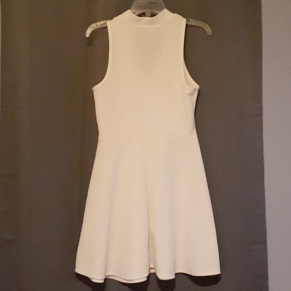 Womens White Dress Vcut Size Large - Picture 2 of 3